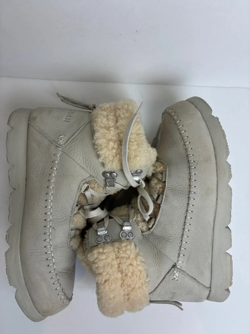 Manitobah Pacific Hiker Boots 9 Waterproof Grey Pumice  Suede + Shearling Winter